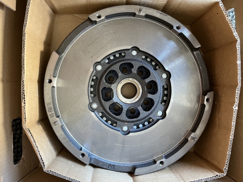 Ford Transit MK7 Kettős tömegű lendkerék 3.2 RWD LUK415056010 utángyártott új (2011-2014)